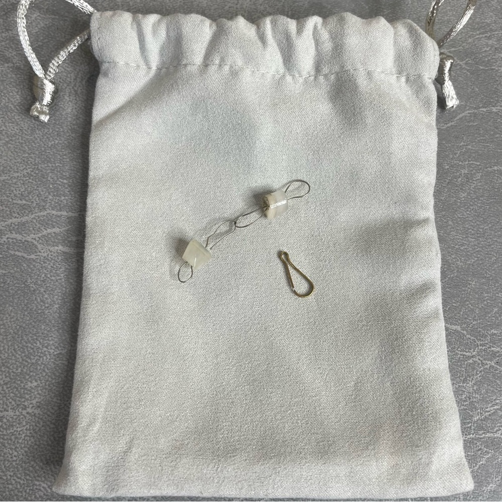 Vintage 70s White Onyx Aztec Pendant Necklace - Picture 5 of 7